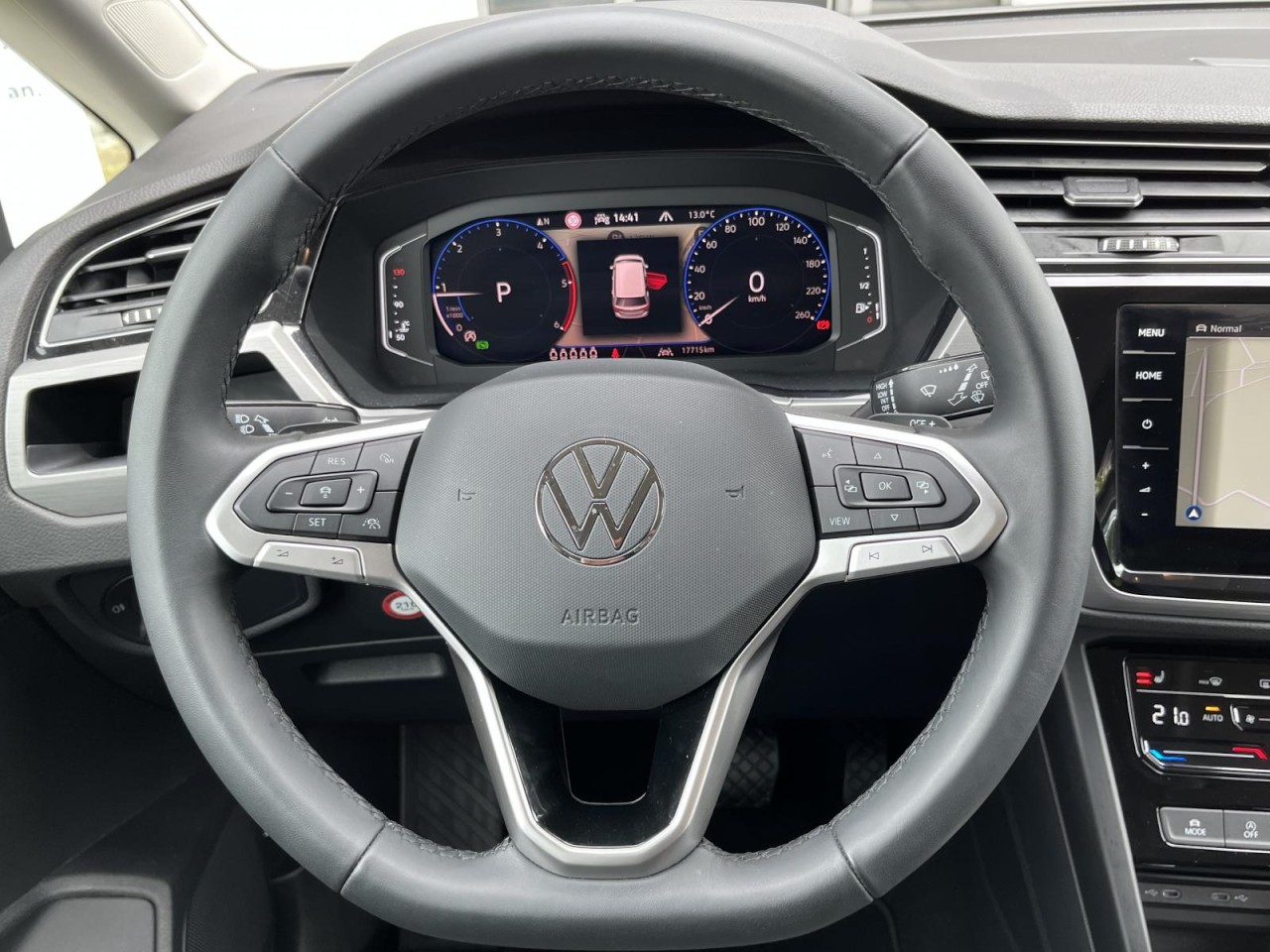 Touran 2,0 TDI DSG Comfortline (Navi+LED+ACC)