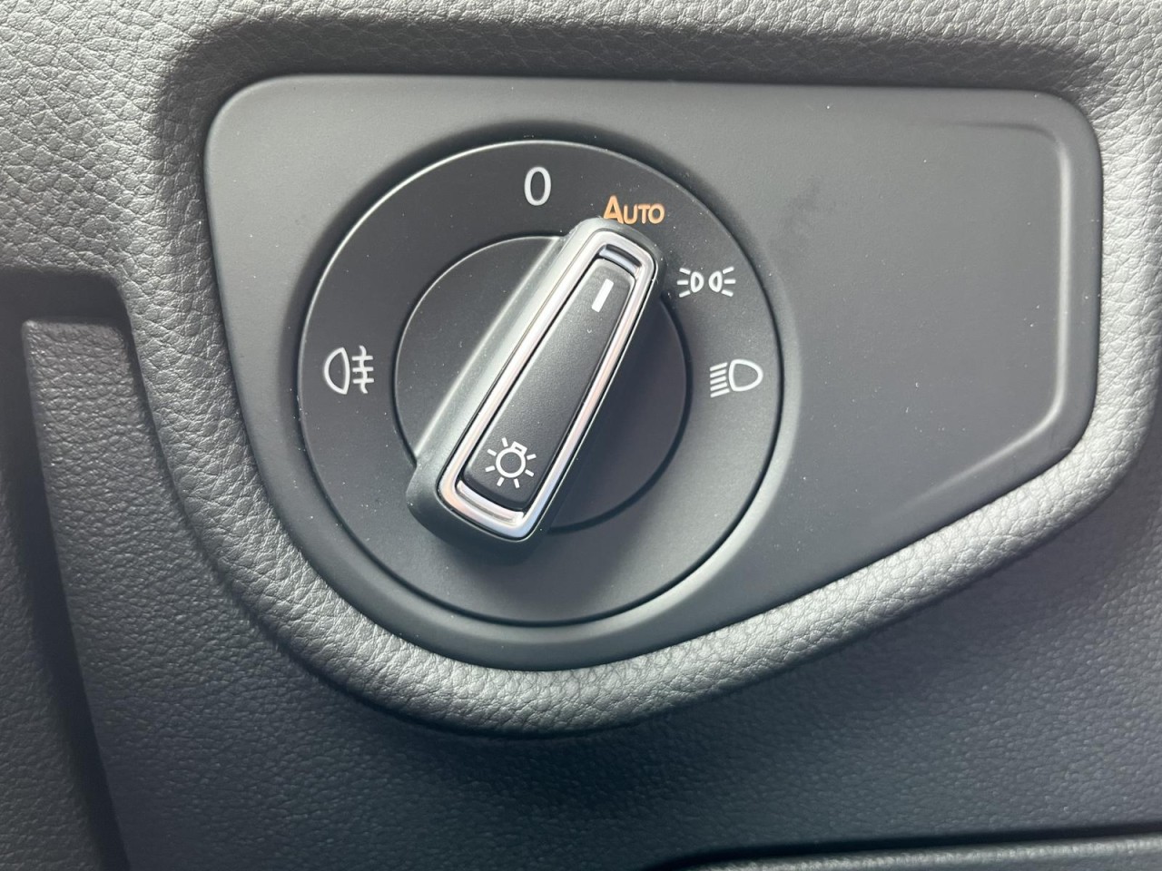 Touran 2,0 TDI DSG Comfortline (Navi+LED+ACC)