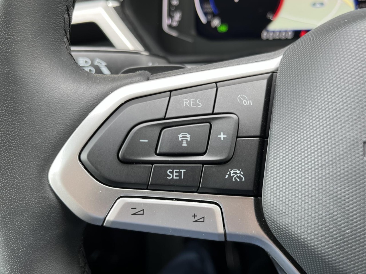Touran 2,0 TDI DSG Comfortline (Navi+LED+ACC)