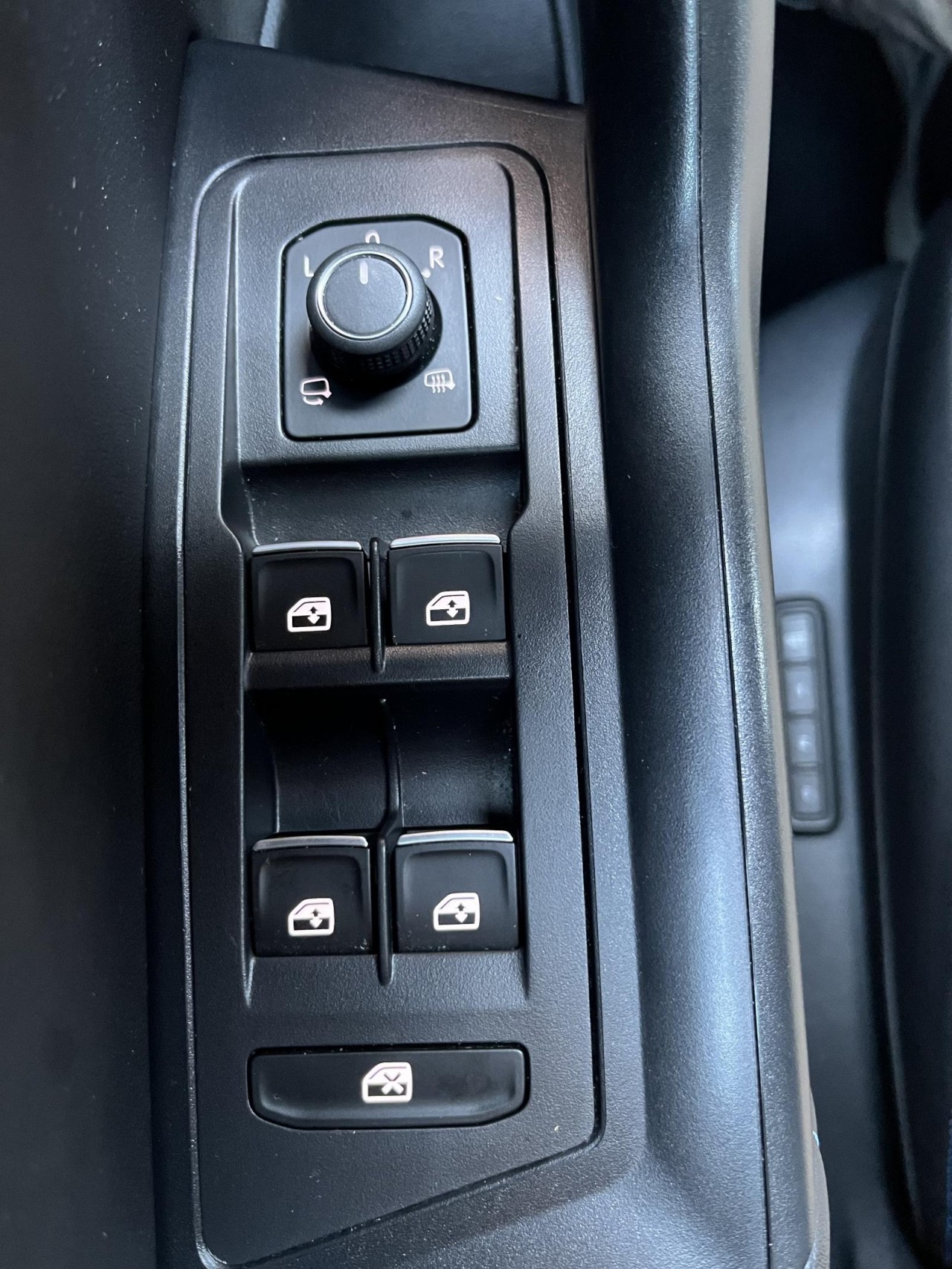 T-Roc R 2,0 TSI DSG 4MOTION (R-Performance Paket+DCC+AHK+Leder)