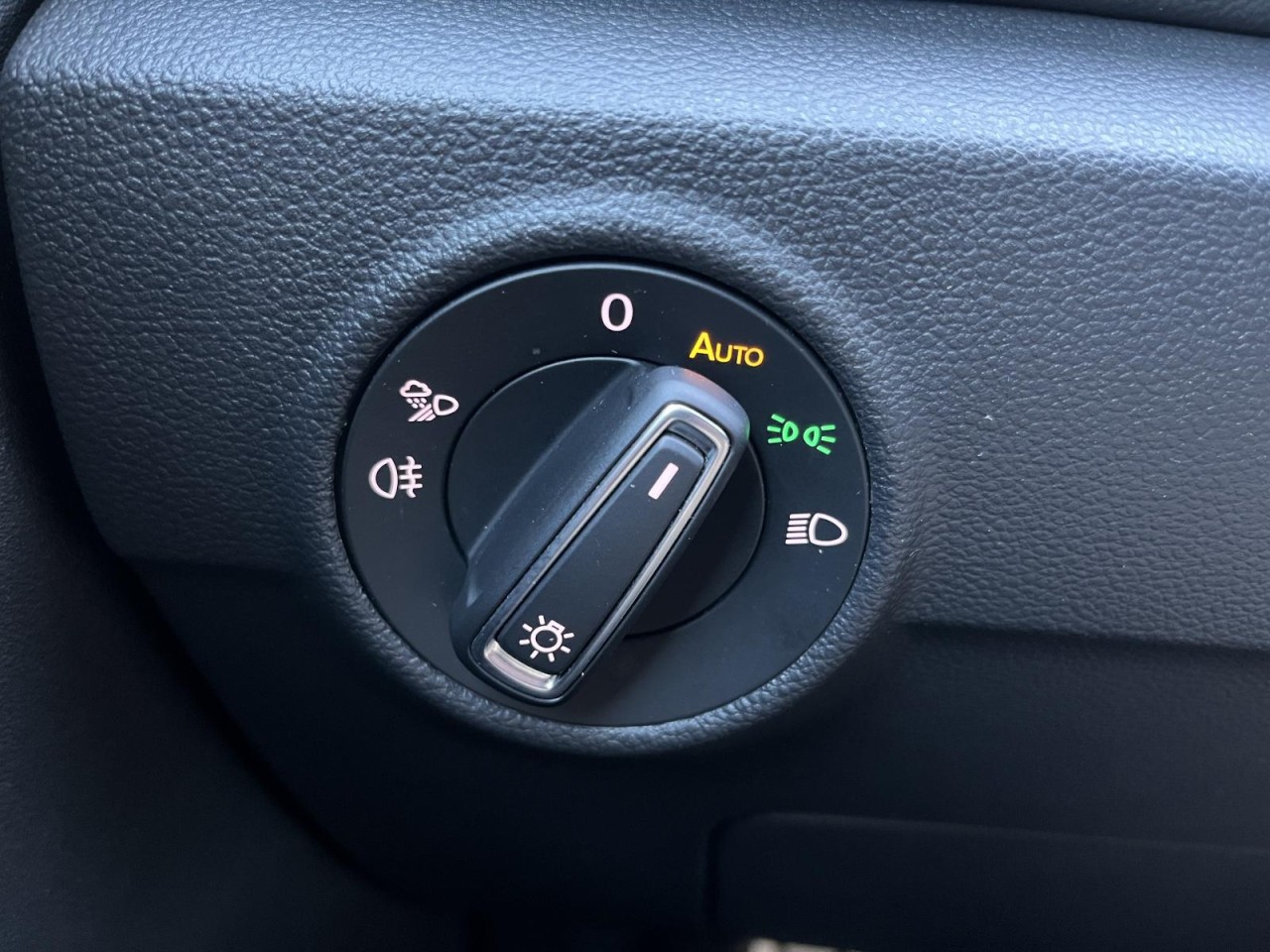 T-Roc R 2,0 TSI DSG 4MOTION (R-Performance Paket+DCC+AHK+Leder)