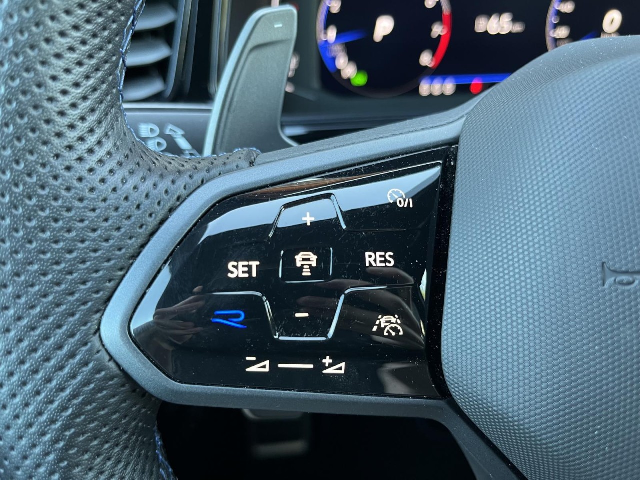 T-Roc R 2,0 TSI DSG 4MOTION (R-Performance Paket+DCC+AHK+Leder)