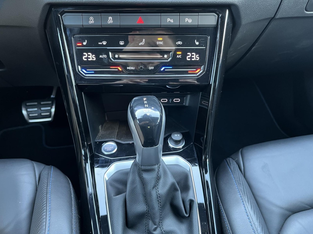 T-Roc R 2,0 TSI DSG 4MOTION (R-Performance Paket+DCC+AHK+Leder)