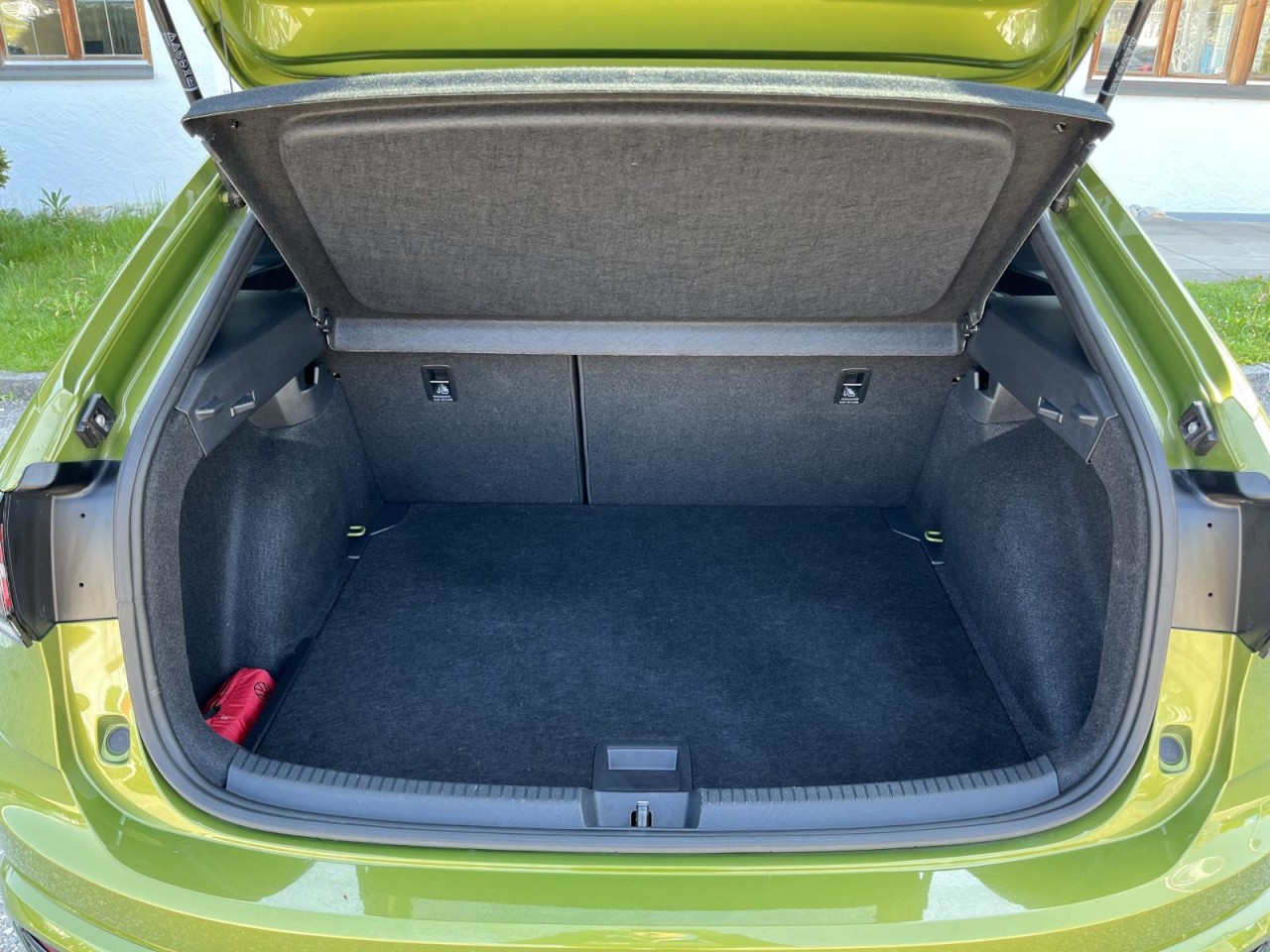 Taigo 1,5 TSI DSG R-Line (IQ.Light+RearView)
