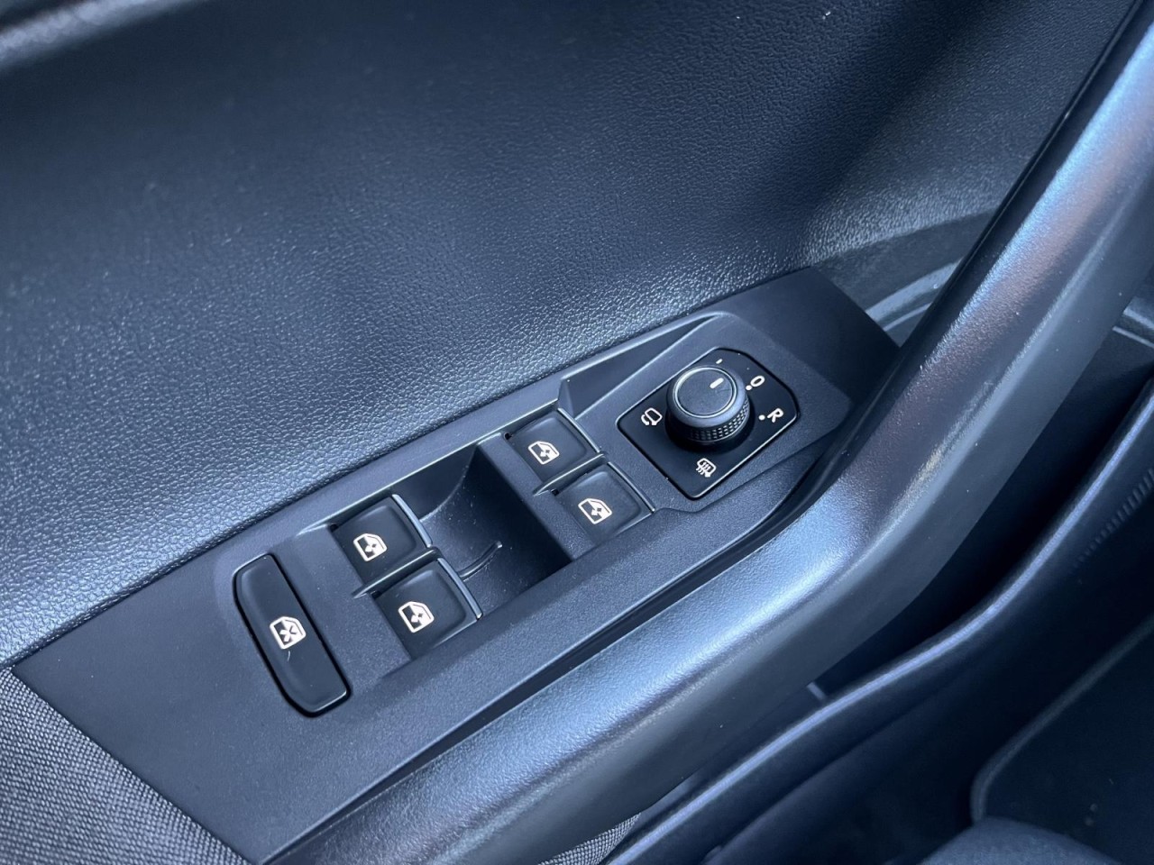 Polo 1,0 TSI DSG R-Line (Keyless+Beats+Rear View)