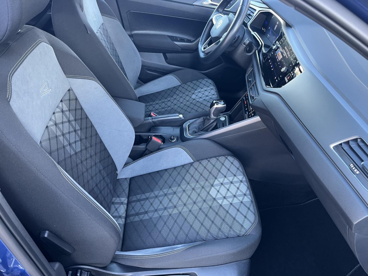 Polo 1,0 TSI DSG R-Line (Keyless+Beats+Rear View)