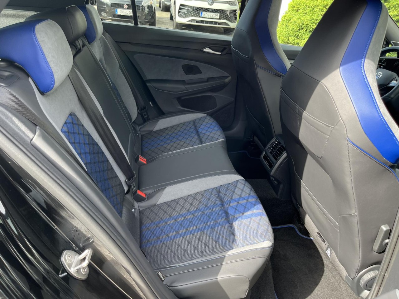 Golf VIII R 2,0 TSI DSG 4Motion (LED+Pano+DCC)
