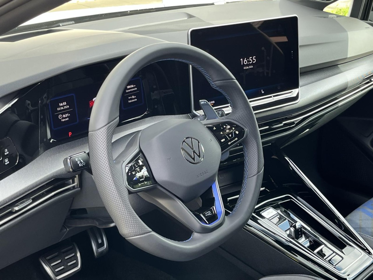 Golf VIII R 2,0 TSI DSG 4Motion (LED+Pano+DCC)