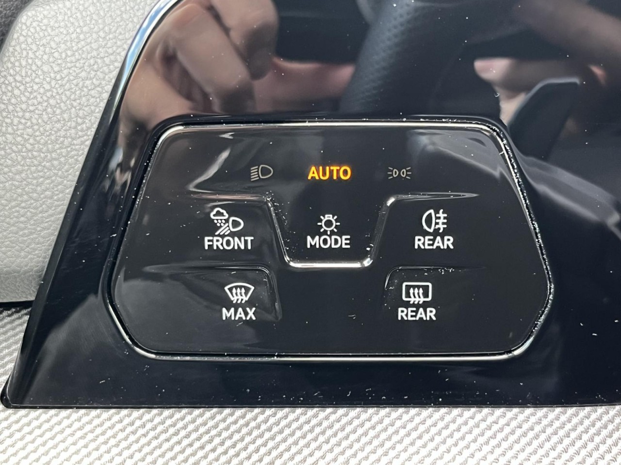 Golf VIII R 2,0 TSI DSG 4Motion (LED+Pano+DCC)