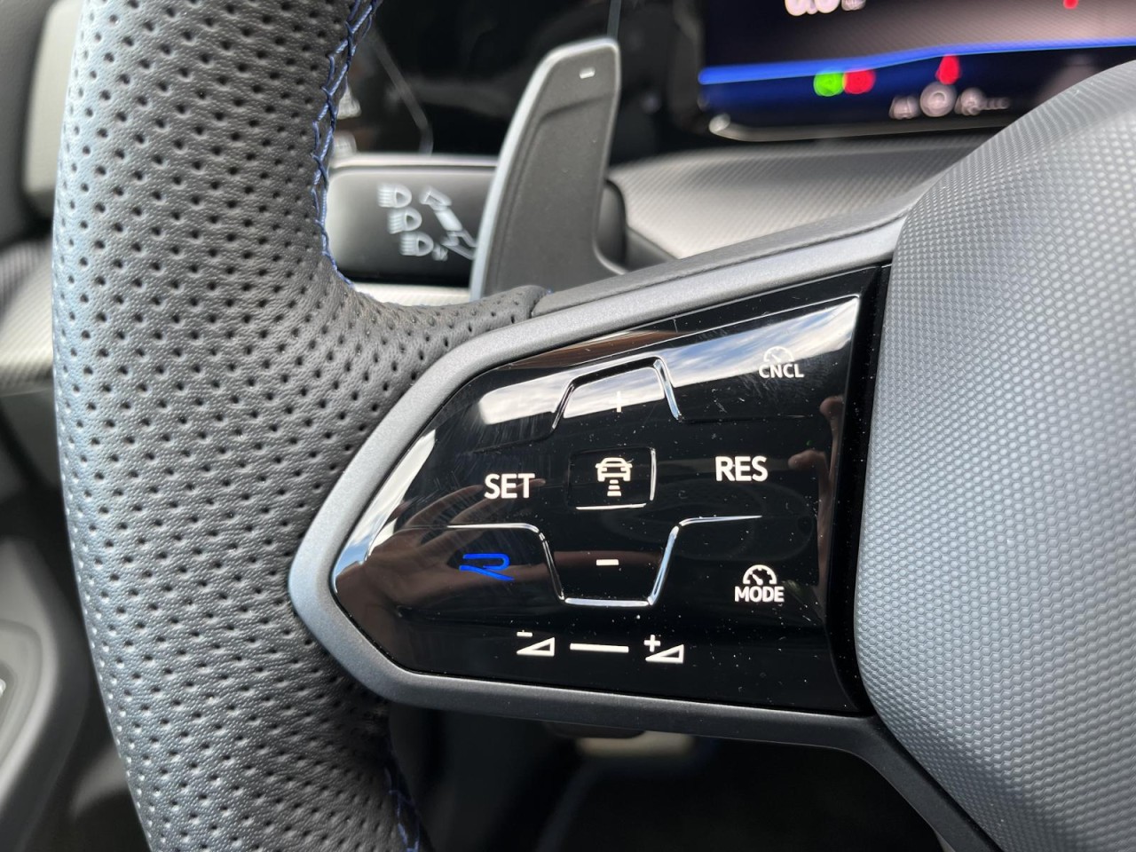 Golf VIII R 2,0 TSI DSG 4Motion (LED+Pano+DCC)