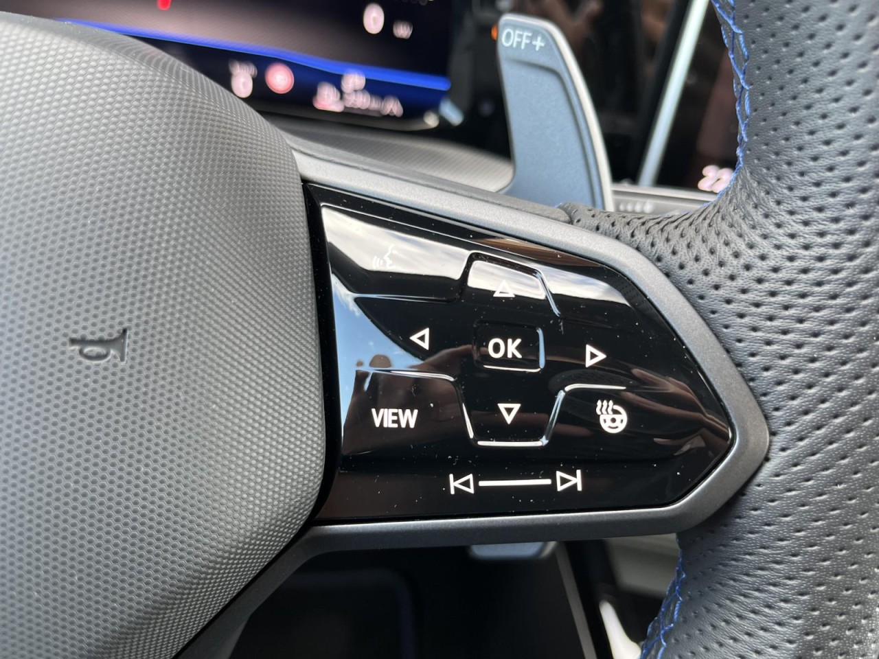 Golf VIII R 2,0 TSI DSG 4Motion (LED+Pano+DCC)