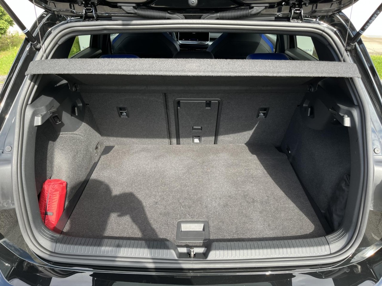 Golf VIII R 2,0 TSI DSG 4Motion (LED+Pano+DCC)