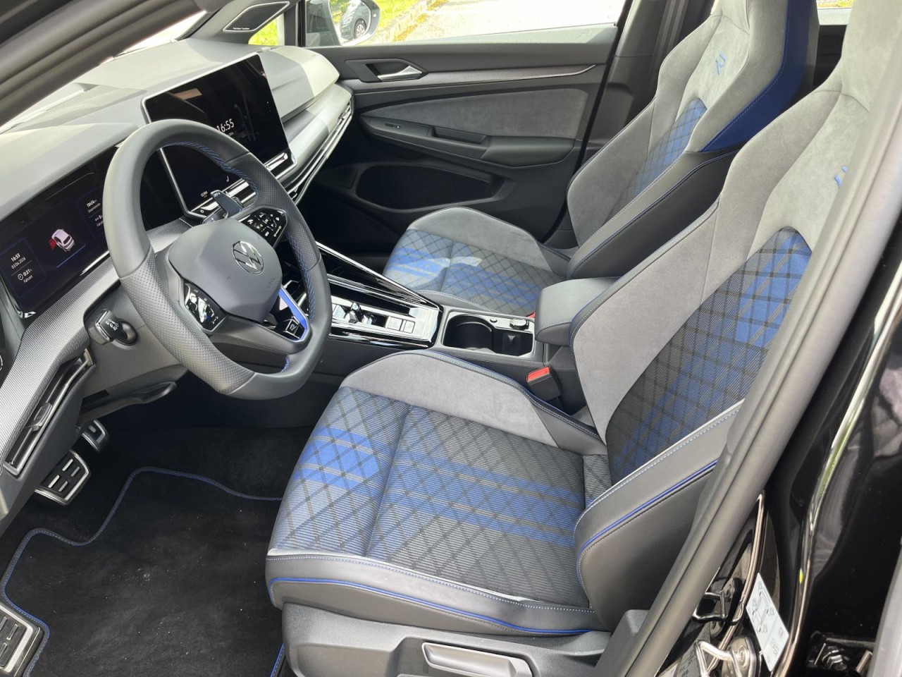 Golf VIII R 2,0 TSI DSG 4Motion (LED+Pano+DCC)