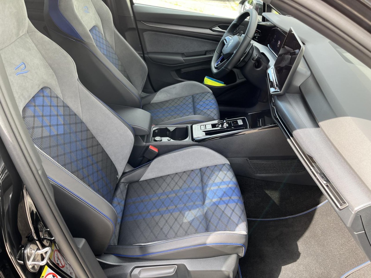 Golf VIII R 2,0 TSI DSG 4Motion (LED+Pano+DCC)