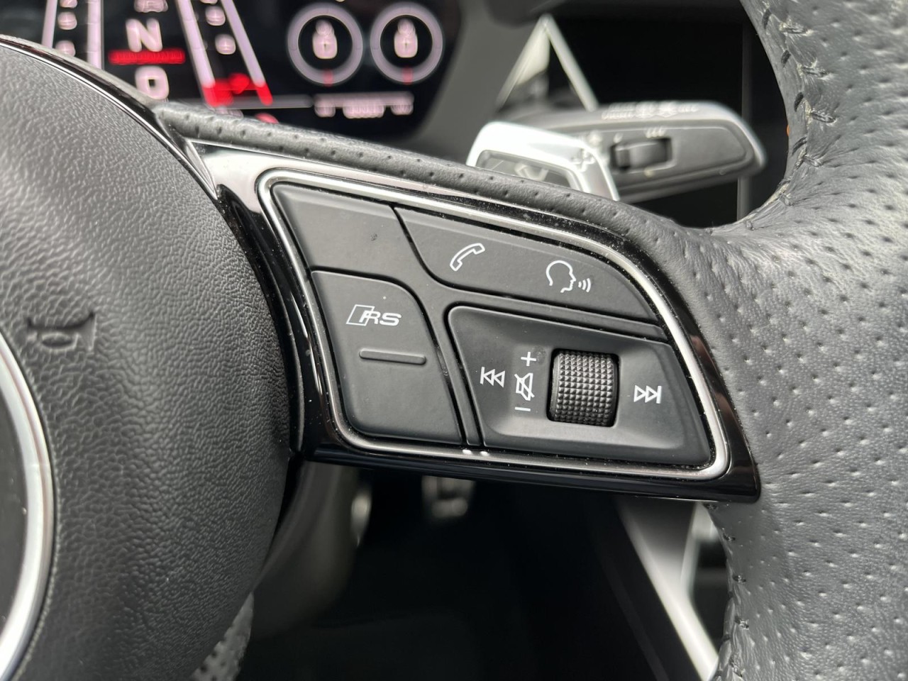 RS3 Sportback 2,5 TFSi S-tronic quattro (Optikpaket+RS-Sportabgasanlage)