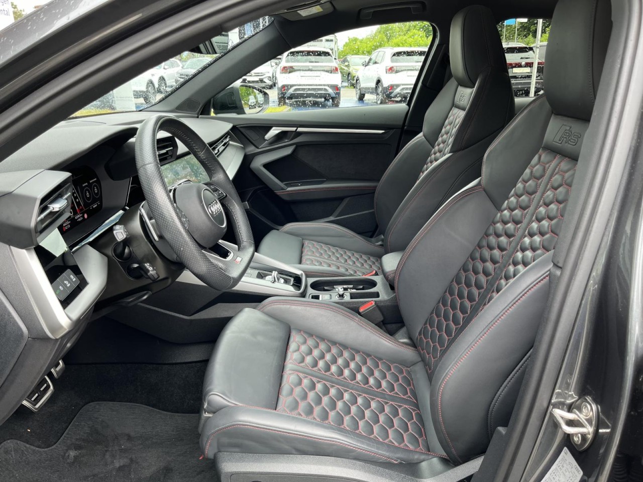 RS3 Sportback 2,5 TFSi S-tronic quattro (Optikpaket+RS-Sportabgasanlage)