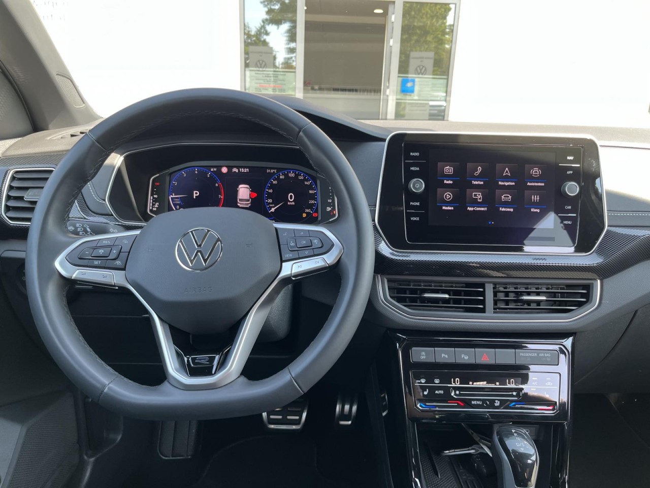 T-Cross 1,5 TSI DSG R-Line (IQ.LIGHT+Sitzhzg+Rear View)