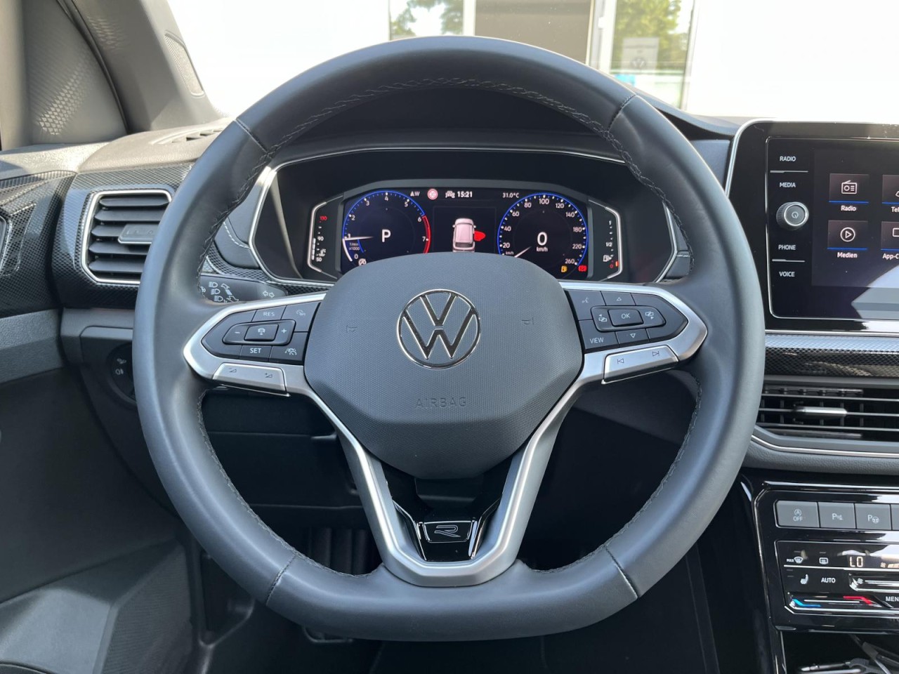 T-Cross 1,5 TSI DSG R-Line (IQ.LIGHT+Sitzhzg+Rear View)