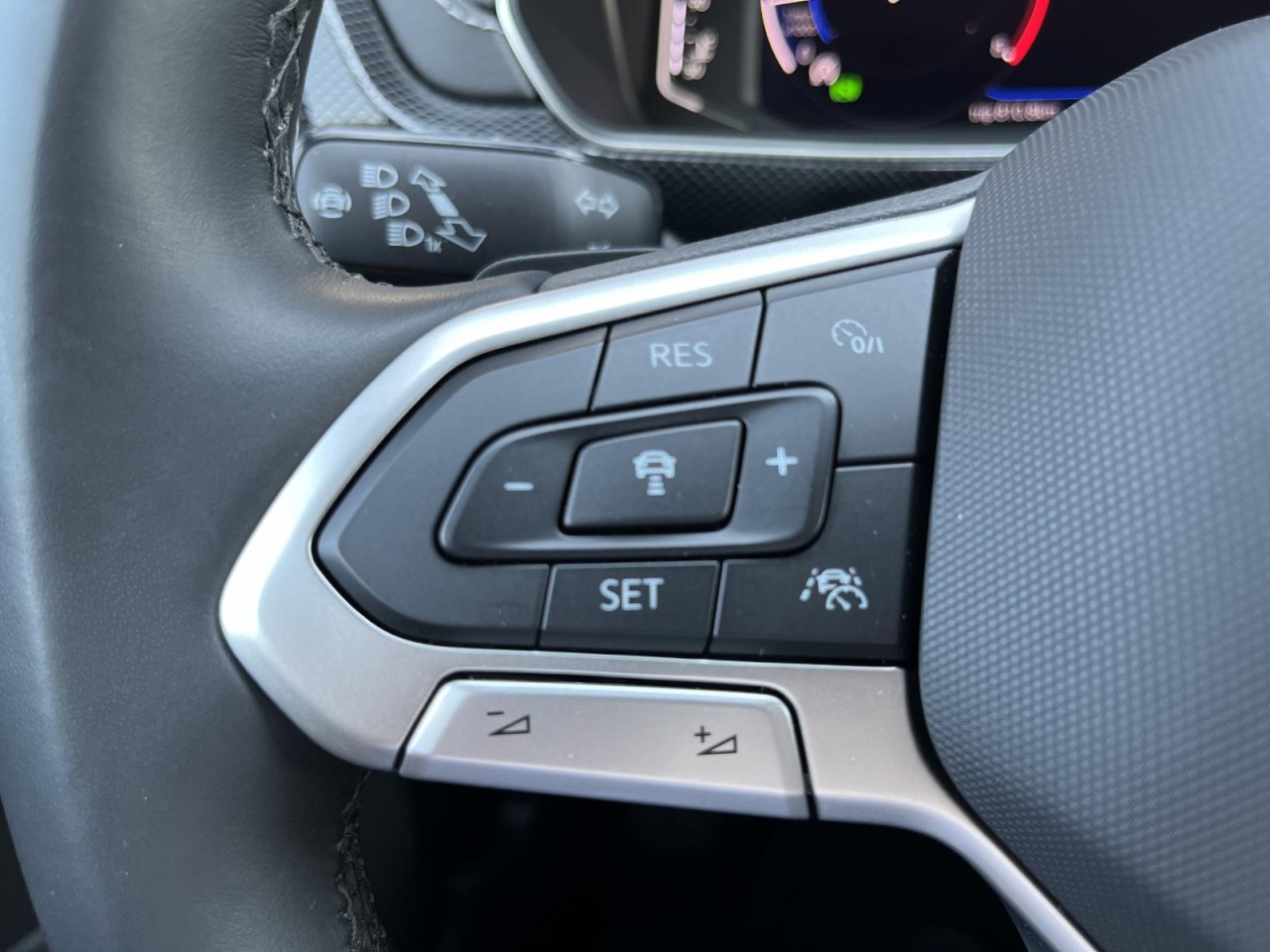T-Cross 1,5 TSI DSG R-Line (IQ.LIGHT+Sitzhzg+Rear View)