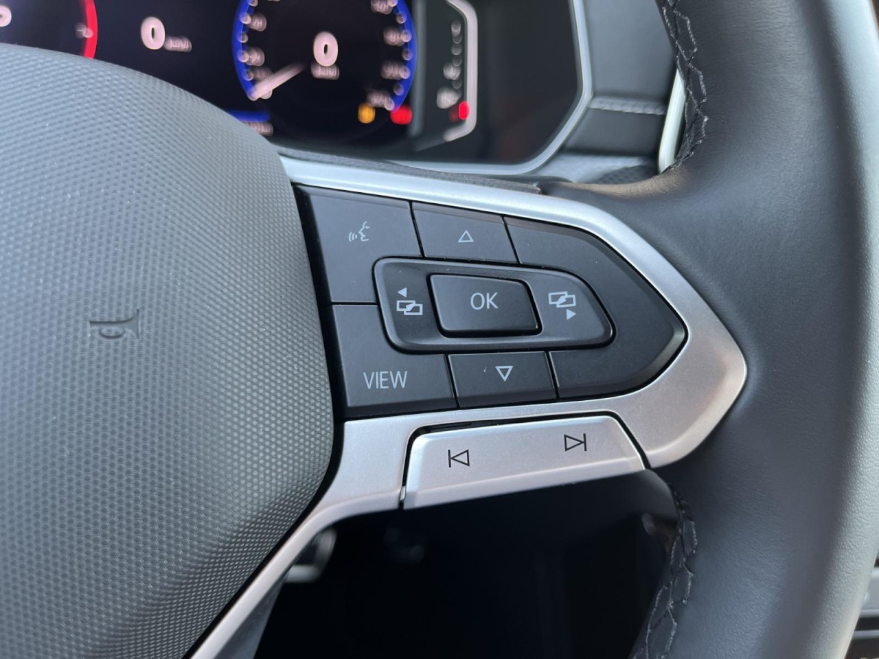T-Cross 1,5 TSI DSG R-Line (IQ.LIGHT+Sitzhzg+Rear View)