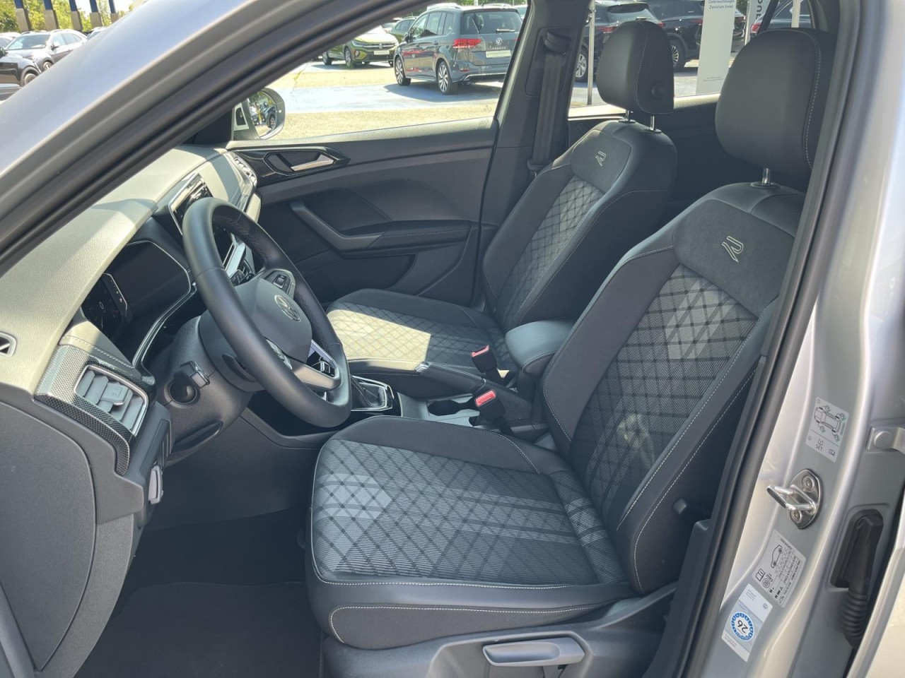 T-Cross 1,5 TSI DSG R-Line (IQ.LIGHT+Sitzhzg+Rear View)