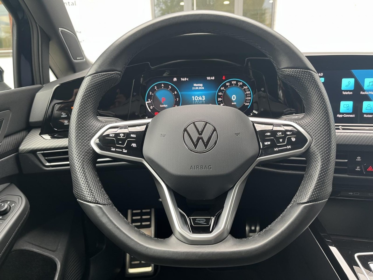Golf VIII 2,0 TSI DSG 4Motion R-Line (Navi+LED+RearView)