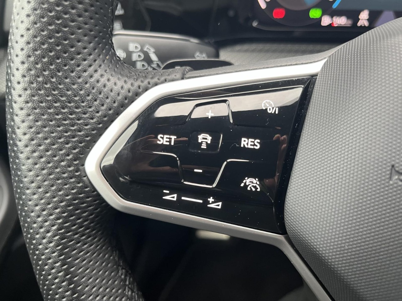 Golf VIII 2,0 TSI DSG 4Motion R-Line (Navi+LED+RearView)
