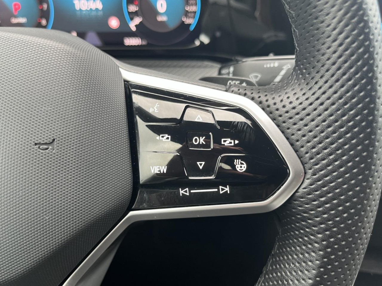 Golf VIII 2,0 TSI DSG 4Motion R-Line (Navi+LED+RearView)