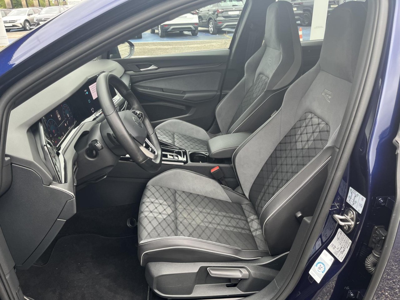 Golf VIII 2,0 TSI DSG 4Motion R-Line (Navi+LED+RearView)