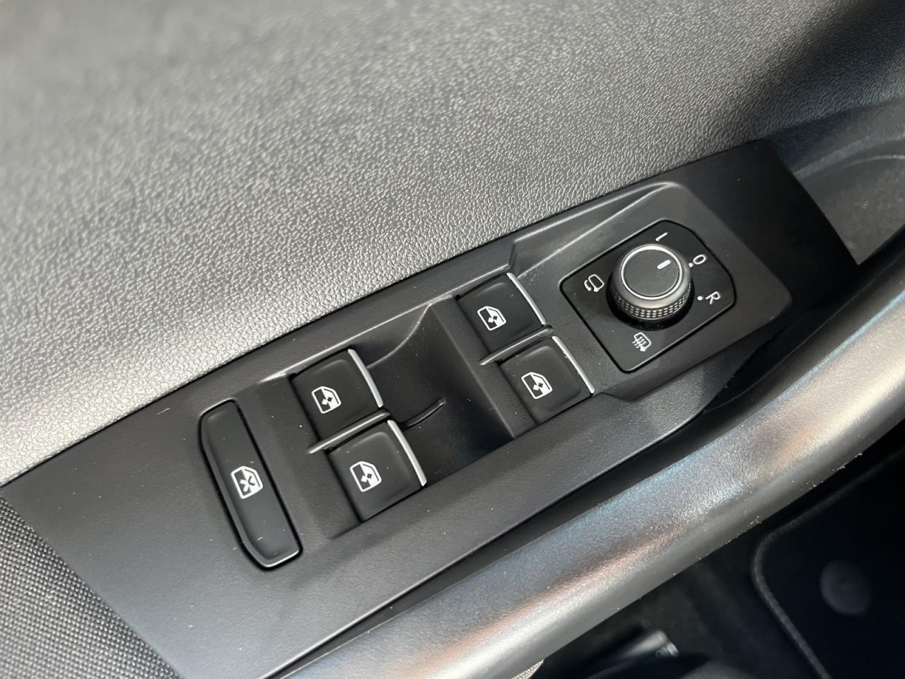 Taigo 1,5 TSI DSG R-Line (AHK+Navi+IQLight)