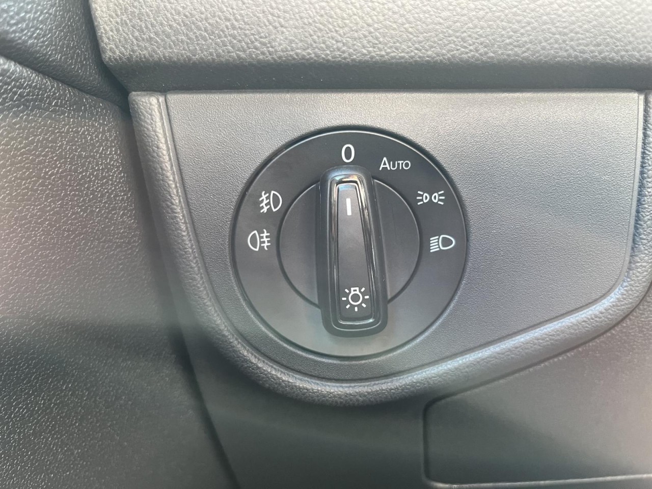 Taigo 1,5 TSI DSG R-Line (AHK+Navi+IQLight)