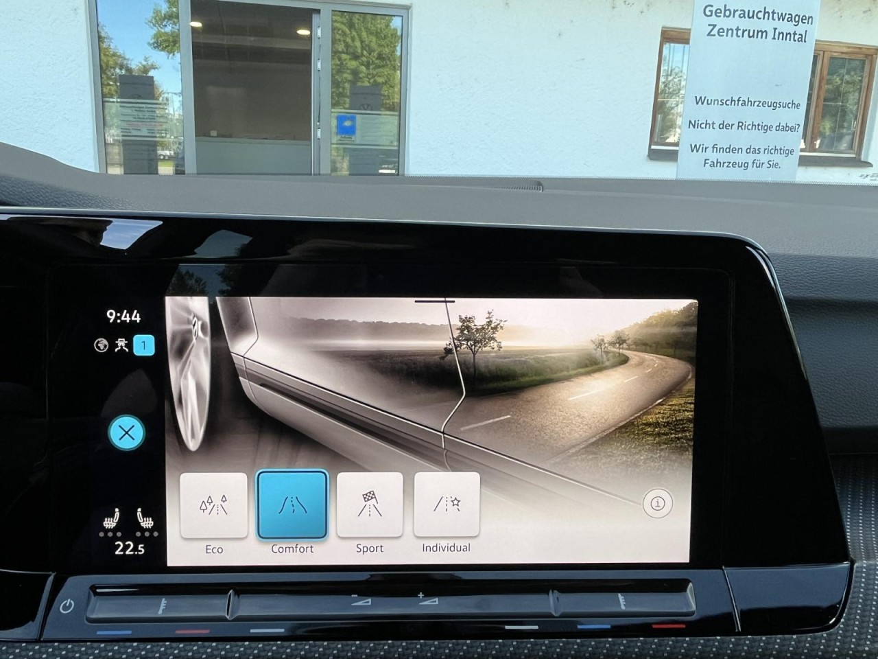 Golf VIII Variant 1,5 eTSI R-Line DSG (AHK+Navi+RearView)