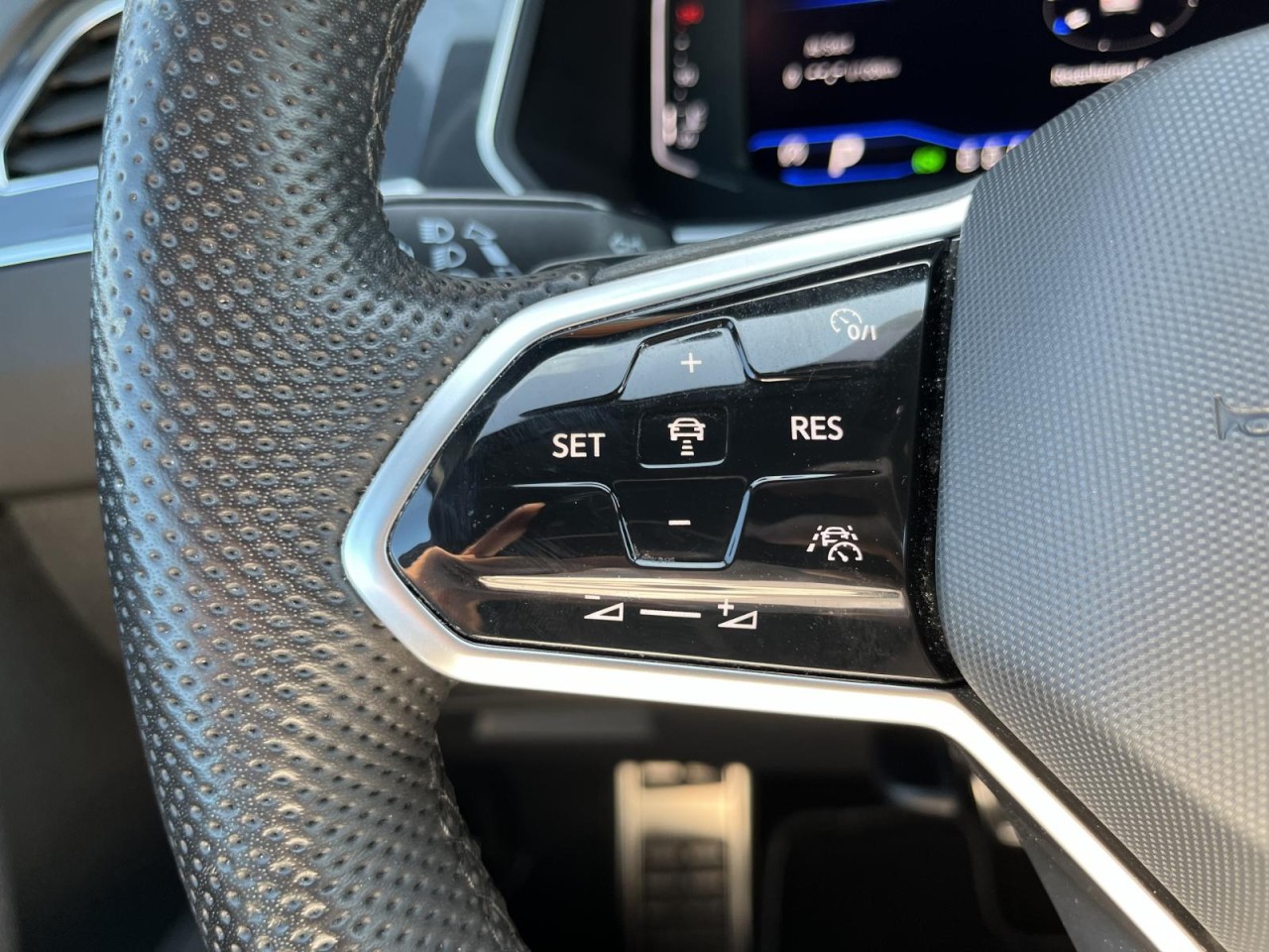 Tiguan 2,0 TSI DSG 4Motion R-Line (IQLight+AHK)