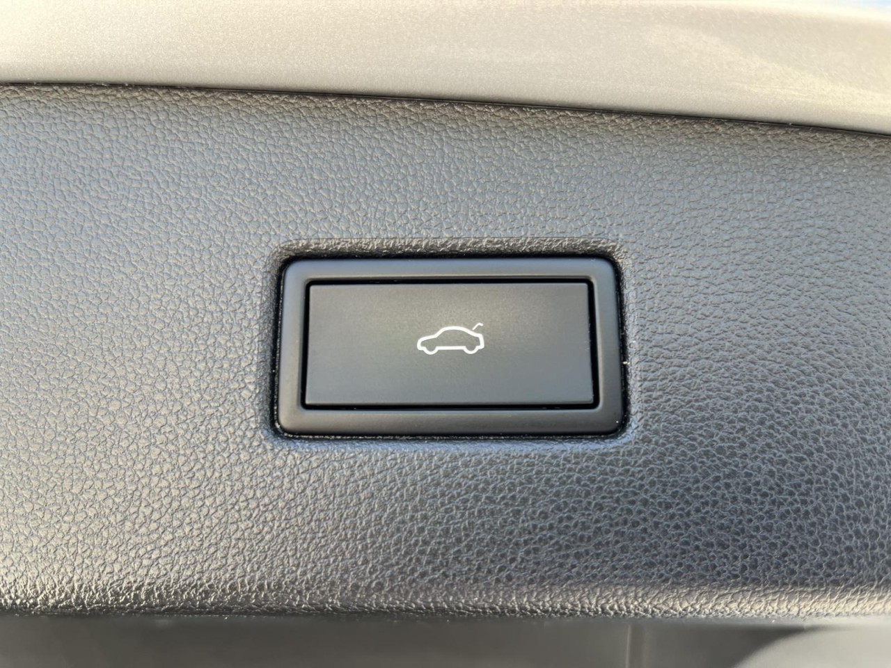 Tiguan 2,0 TSI DSG 4Motion R-Line (IQLight+AHK)