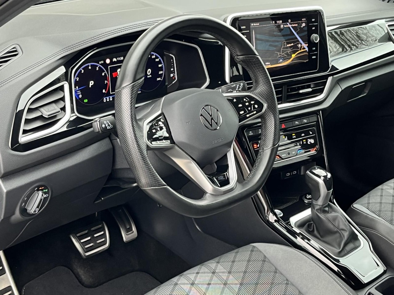 T-Roc 1,5 TSI DSG R-Line (AHK+RearView+Navi)