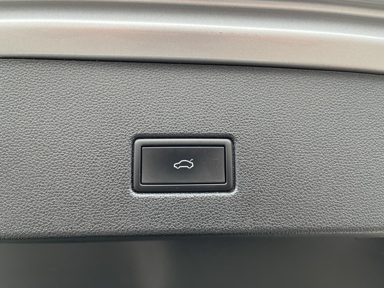 T-Roc 1,5 TSI DSG R-Line (AHK+RearView+Navi)