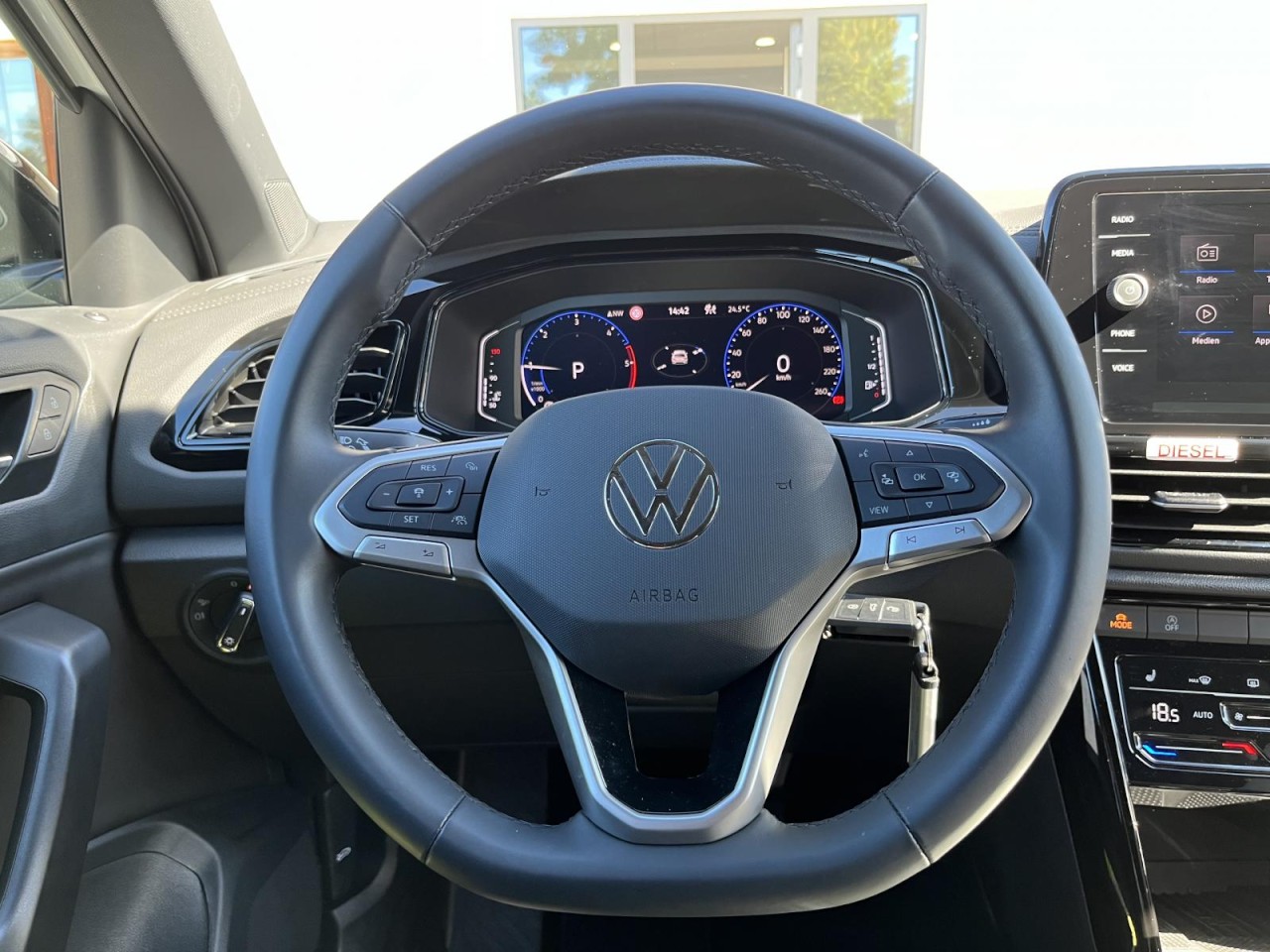 T-Roc 2,0 TDI DSG Style (AHK+RearView+BlackStyle)