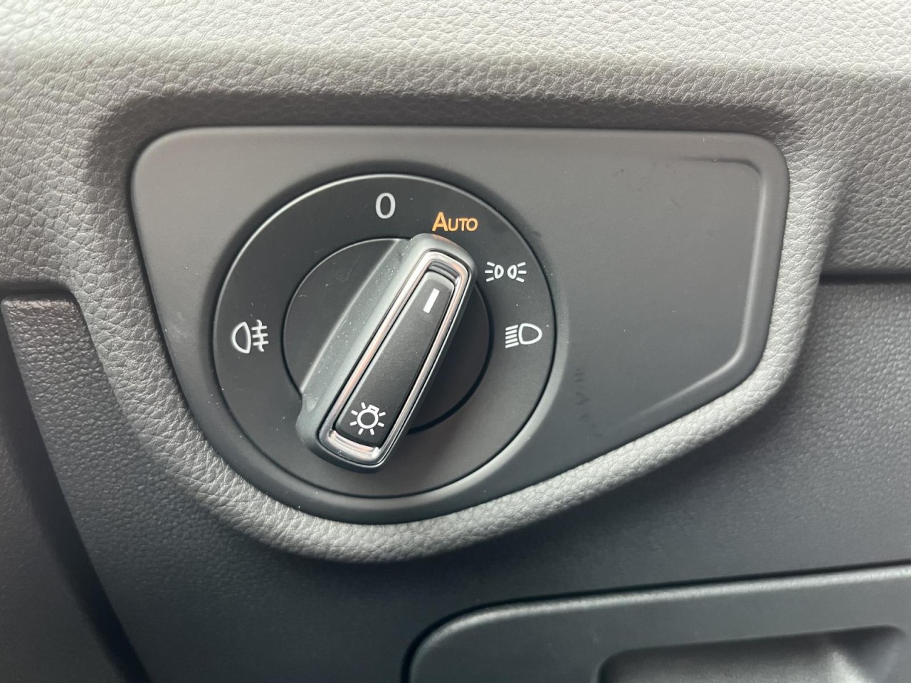 Touran 2,0 TDI DSG Comfortline (7-Sitzer+AHK+RearView)