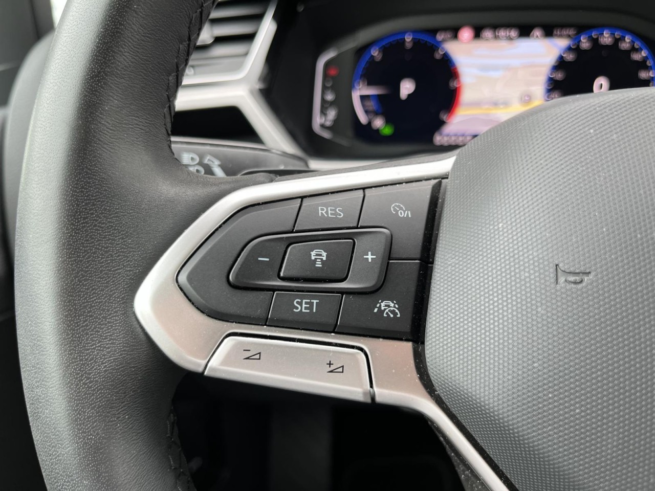Touran 2,0 TDI DSG Comfortline (7-Sitzer+AHK+RearView)