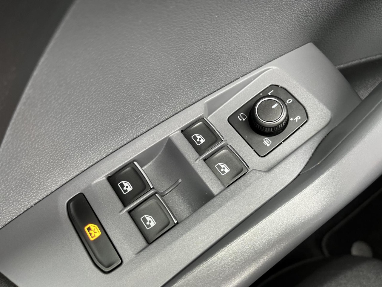 T-Cross 1,0 TSI Active (R-Line Ext.+AppConnect)