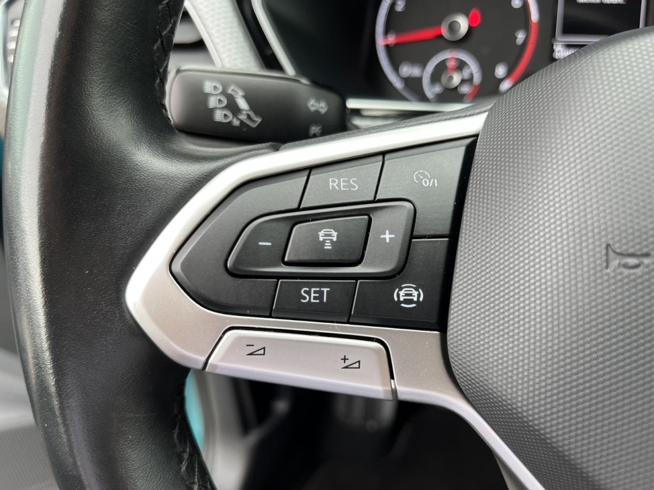 T-Cross 1,0 TSI Active (R-Line Ext.+AppConnect)