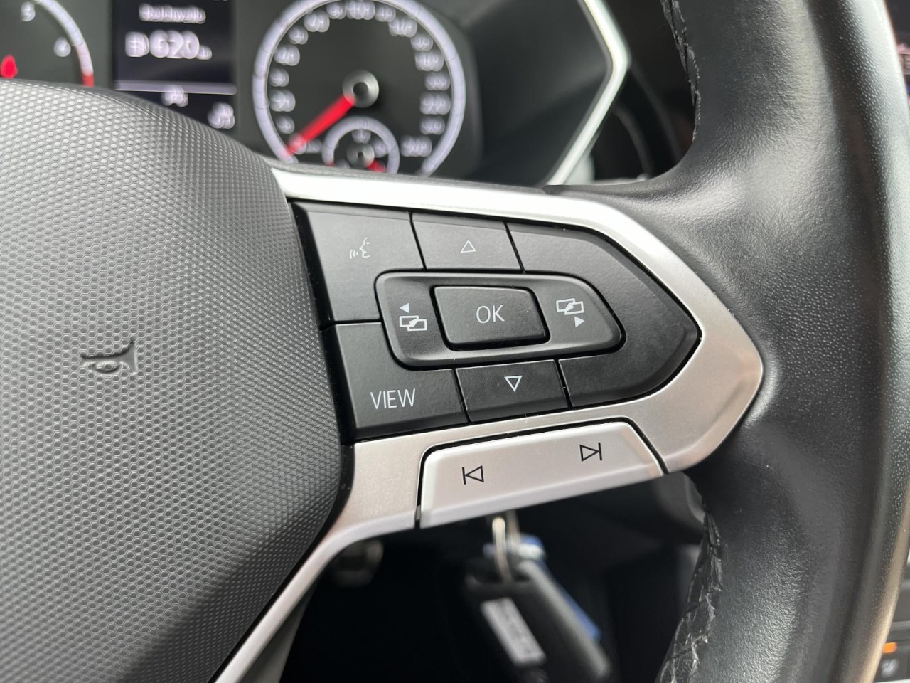 T-Cross 1,0 TSI Active (R-Line Ext.+AppConnect)
