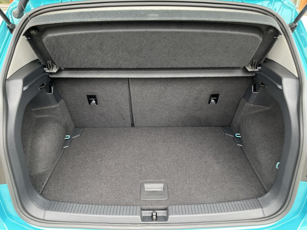 T-Cross 1,0 TSI Active (R-Line Ext.+AppConnect)