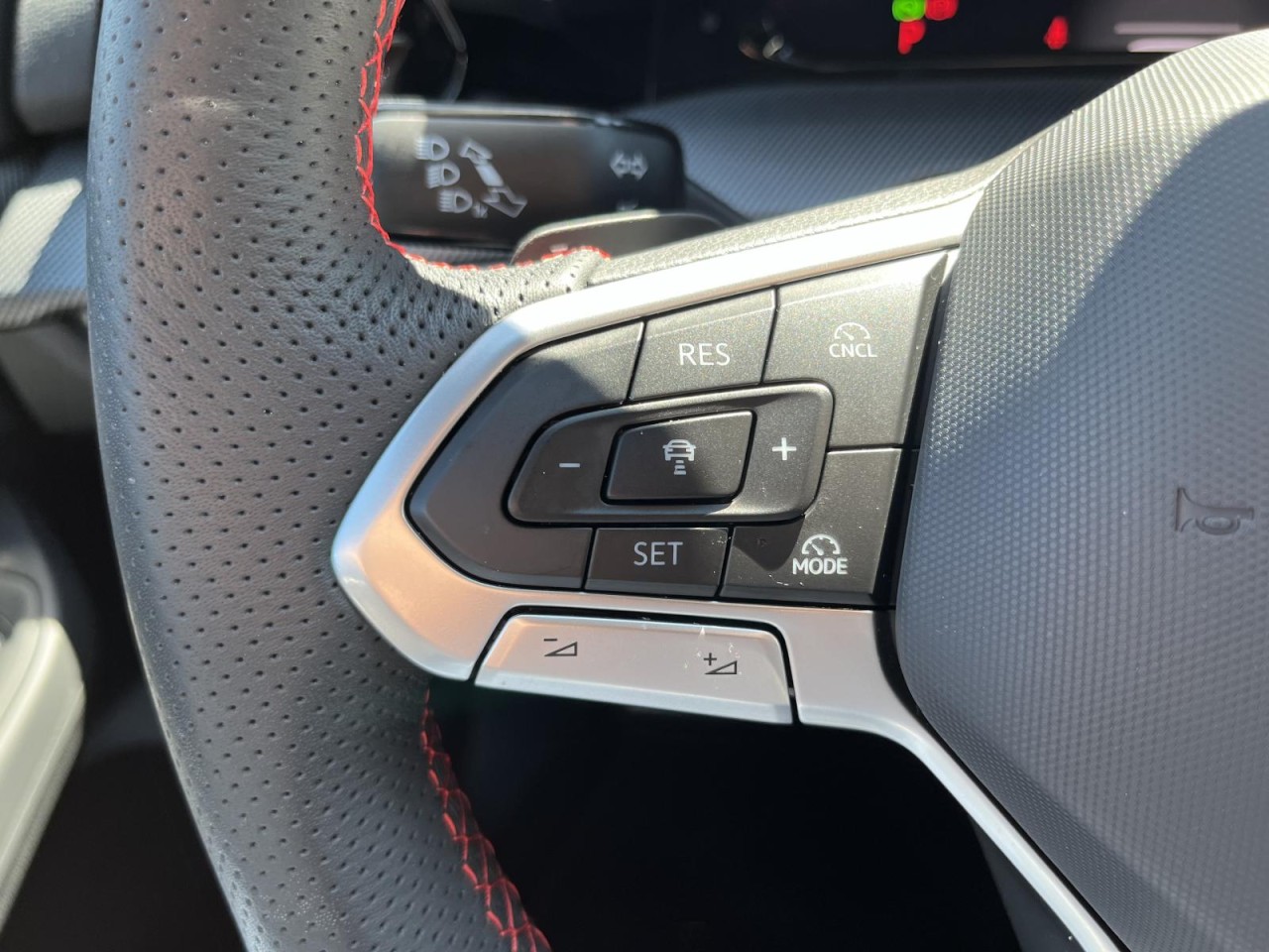 Golf VIII GTI 2,0 TSI DSG (IQLight+ACC+DCC)