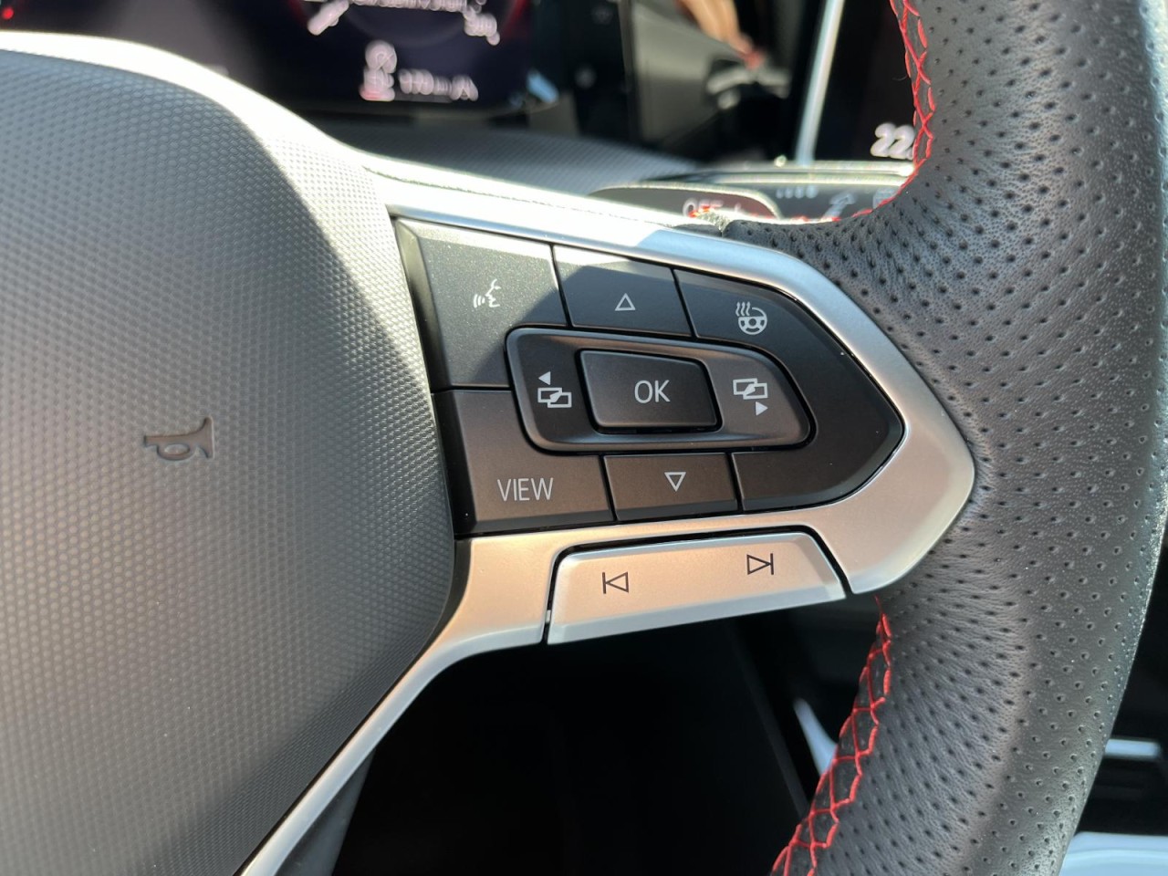 Golf VIII GTI 2,0 TSI DSG (IQLight+ACC+DCC)