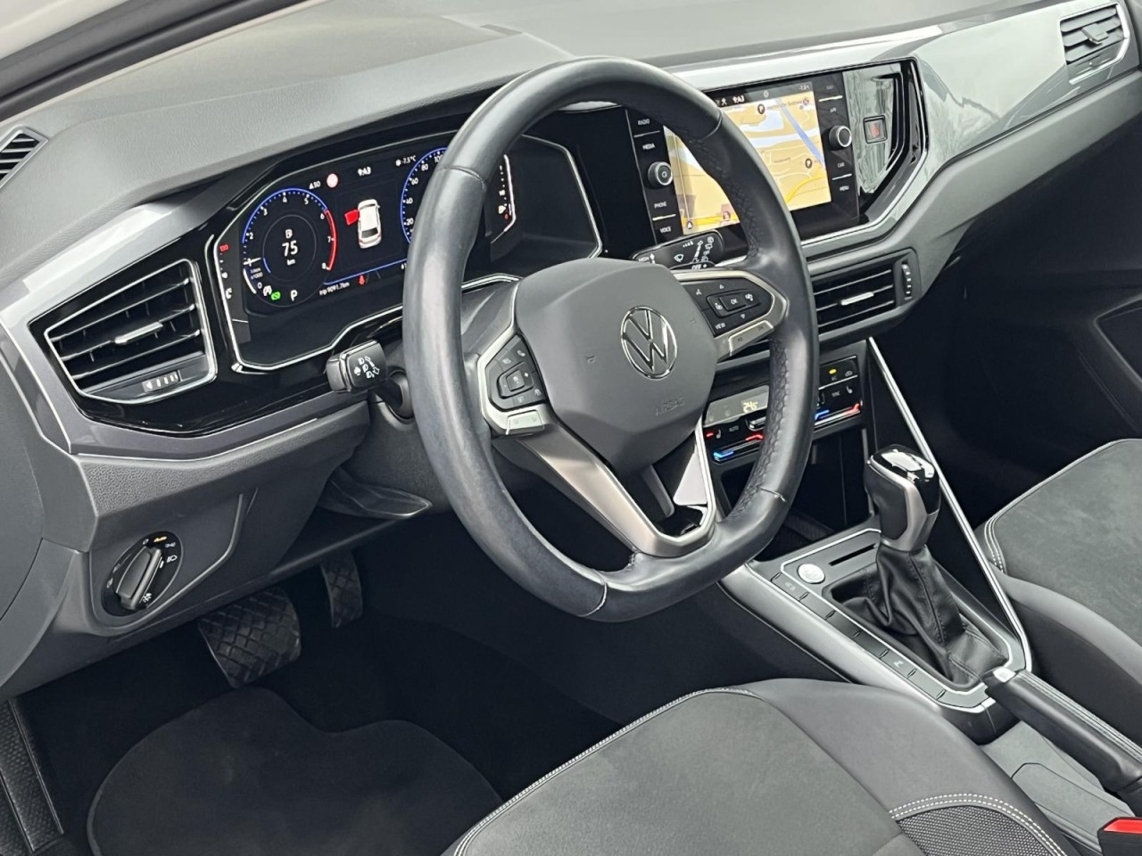 Polo 1,0 TSI DSG Style (Navi+RearView+ACC)