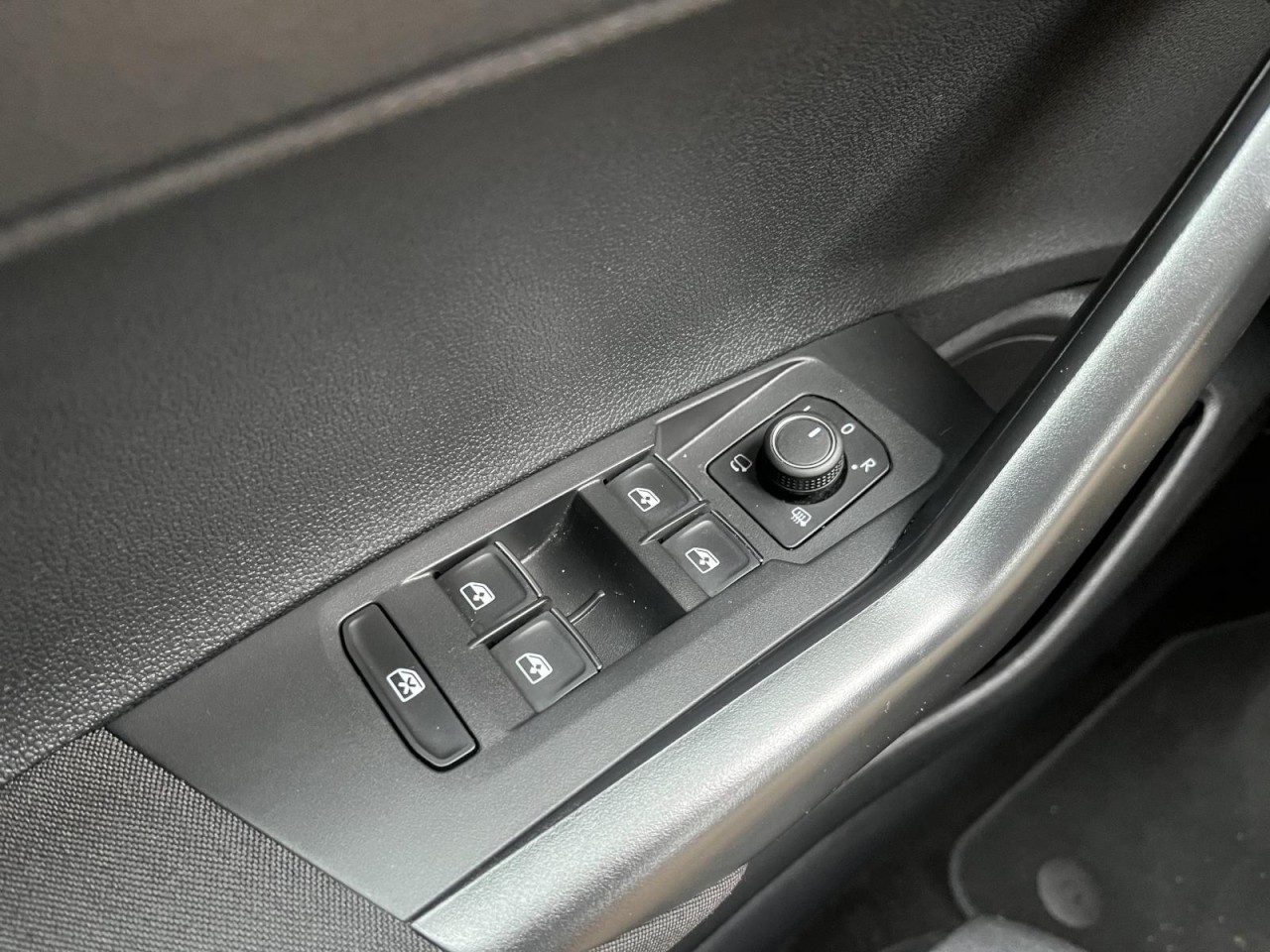 Polo 1,0 TSI DSG Style (Navi+RearView+ACC)