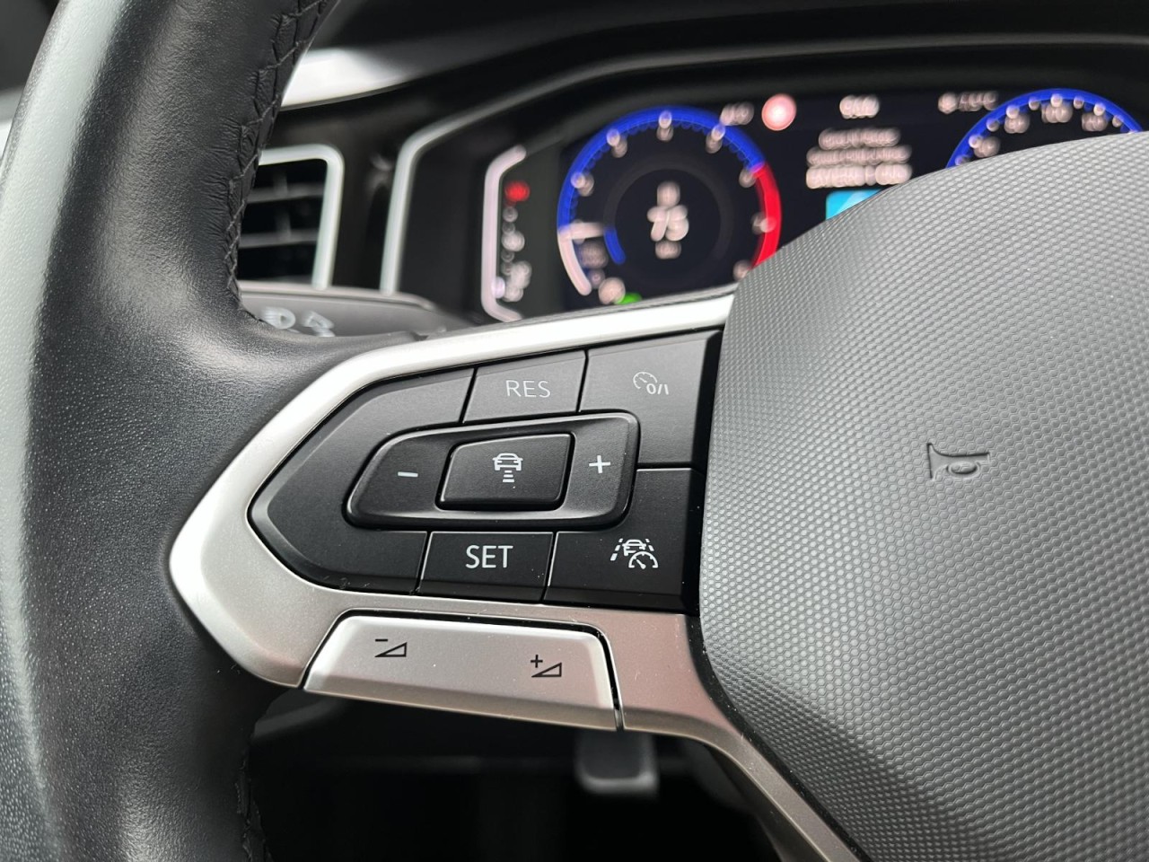 Polo 1,0 TSI DSG Style (Navi+RearView+ACC)