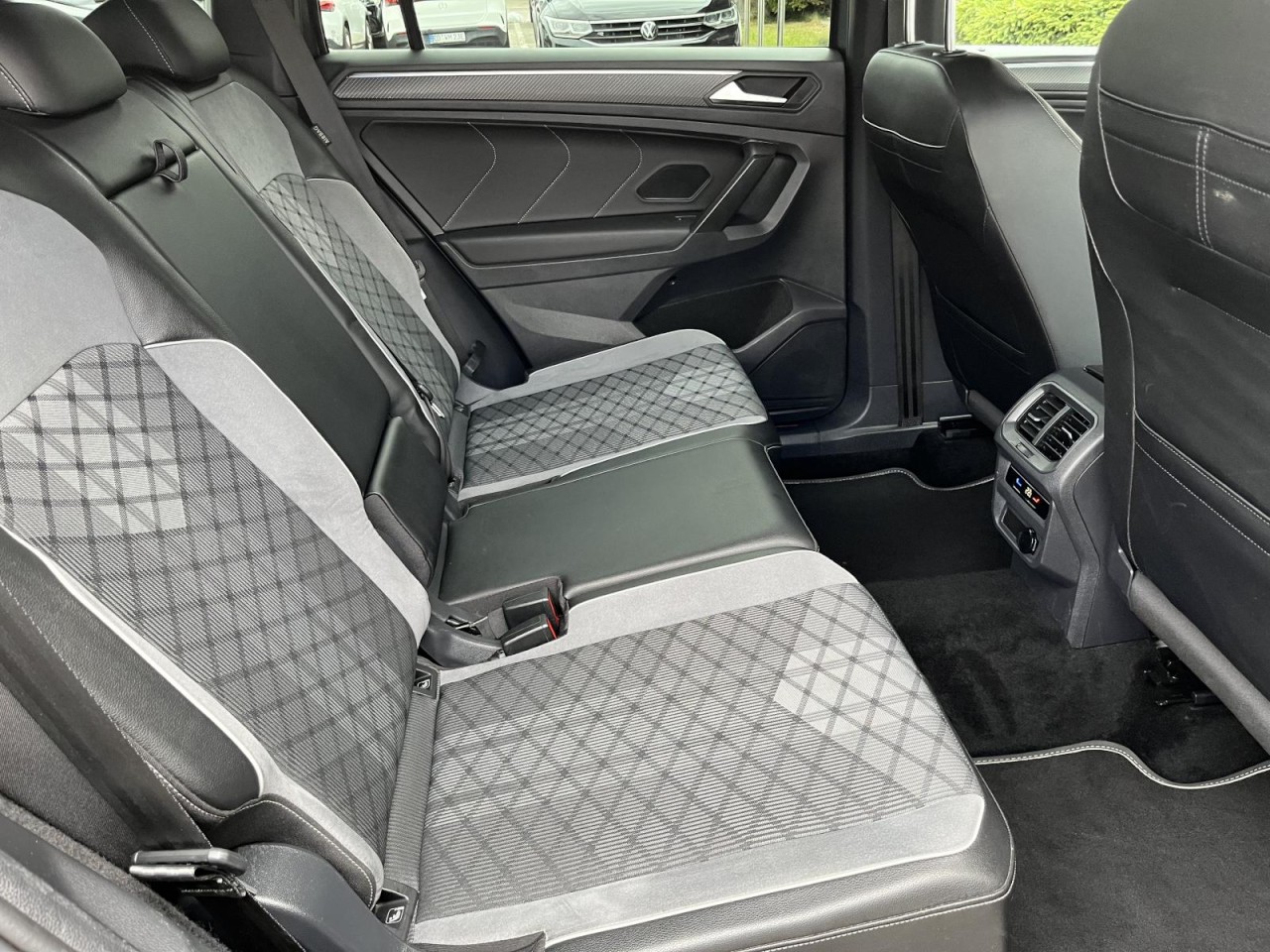 Tiguan Allspace 2,0 TDI DSG 4Motion R-Line BlackStyle (AHK+RearView)