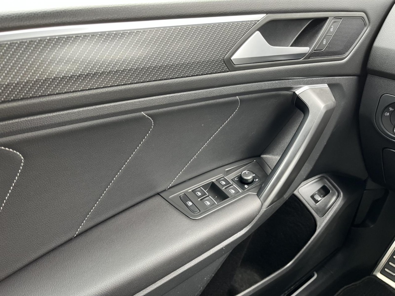 Tiguan Allspace 2,0 TDI DSG 4Motion R-Line BlackStyle (AHK+RearView)
